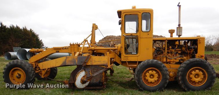 image for item IQ9263 1960 Caterpillar 12 Series E  rigid frame motor grader