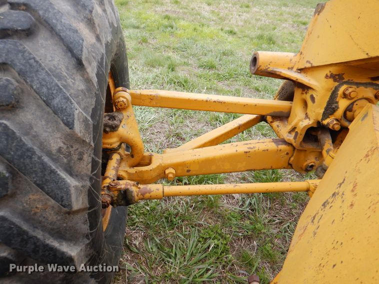 image for item IQ9263 1960 Caterpillar 12 Series E  rigid frame motor grader