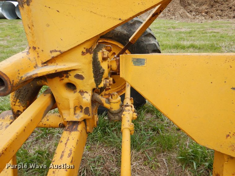 image for item IQ9263 1960 Caterpillar 12 Series E  rigid frame motor grader