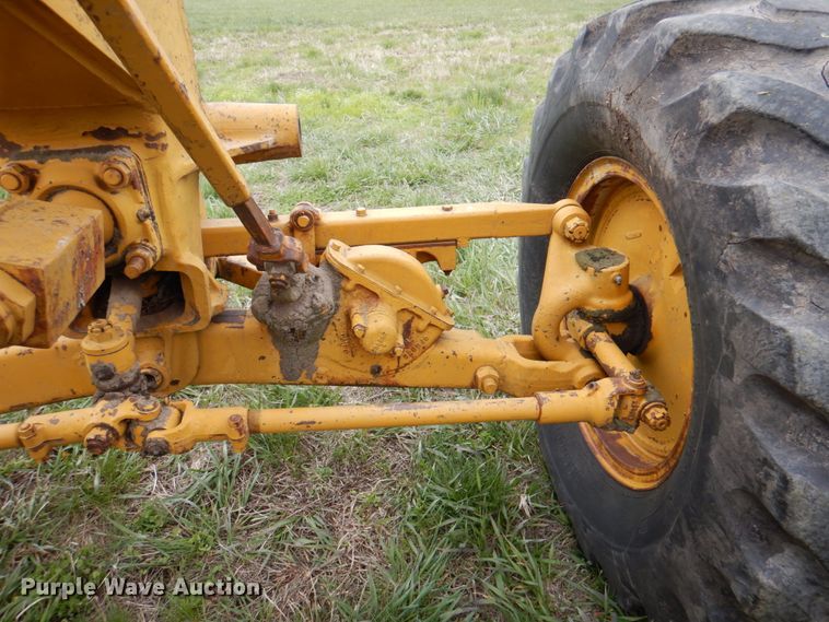 image for item IQ9263 1960 Caterpillar 12 Series E  rigid frame motor grader