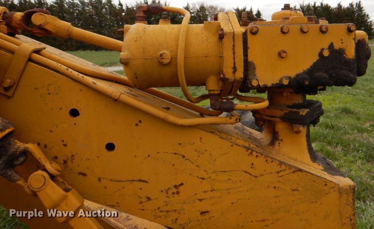 image for item IQ9263 1960 Caterpillar 12 Series E  rigid frame motor grader