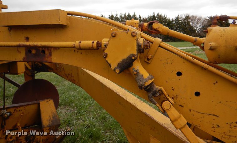 image for item IQ9263 1960 Caterpillar 12 Series E  rigid frame motor grader