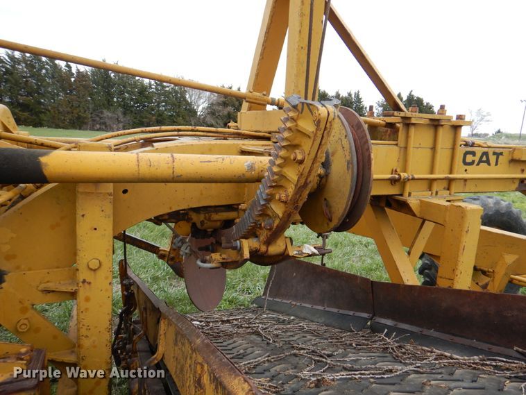 image for item IQ9263 1960 Caterpillar 12 Series E  rigid frame motor grader