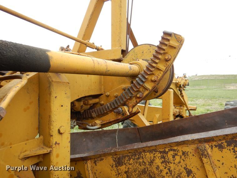 image for item IQ9263 1960 Caterpillar 12 Series E  rigid frame motor grader