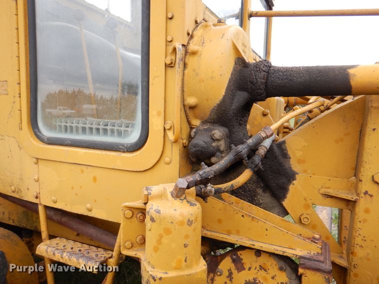 image for item IQ9263 1960 Caterpillar 12 Series E  rigid frame motor grader