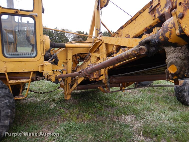 image for item IQ9263 1960 Caterpillar 12 Series E  rigid frame motor grader