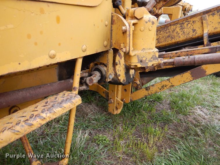 image for item IQ9263 1960 Caterpillar 12 Series E  rigid frame motor grader