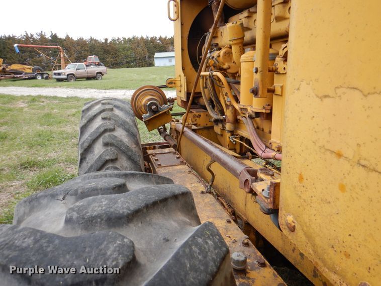 image for item IQ9263 1960 Caterpillar 12 Series E  rigid frame motor grader