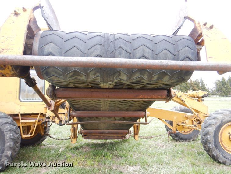 image for item IQ9263 1960 Caterpillar 12 Series E  rigid frame motor grader