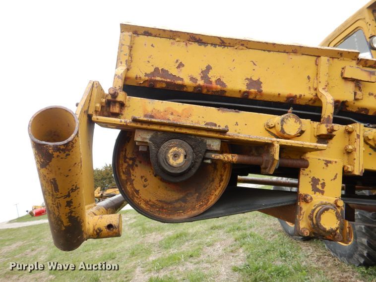 image for item IQ9263 1960 Caterpillar 12 Series E  rigid frame motor grader