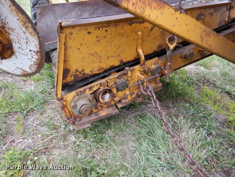 image for item IQ9263 1960 Caterpillar 12 Series E  rigid frame motor grader