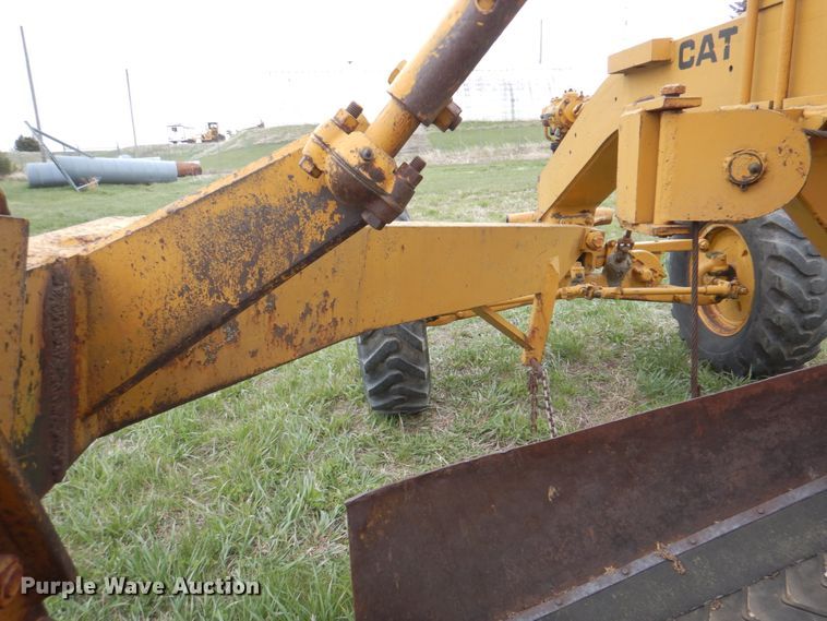 image for item IQ9263 1960 Caterpillar 12 Series E  rigid frame motor grader