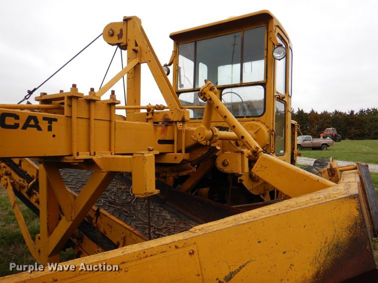 image for item IQ9263 1960 Caterpillar 12 Series E  rigid frame motor grader