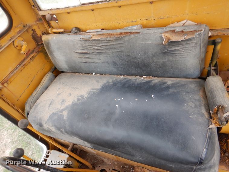 image for item IQ9263 1960 Caterpillar 12 Series E  rigid frame motor grader