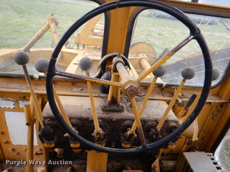 image for item IQ9263 1960 Caterpillar 12 Series E  rigid frame motor grader