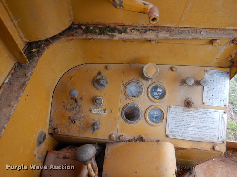 image for item IQ9263 1960 Caterpillar 12 Series E  rigid frame motor grader