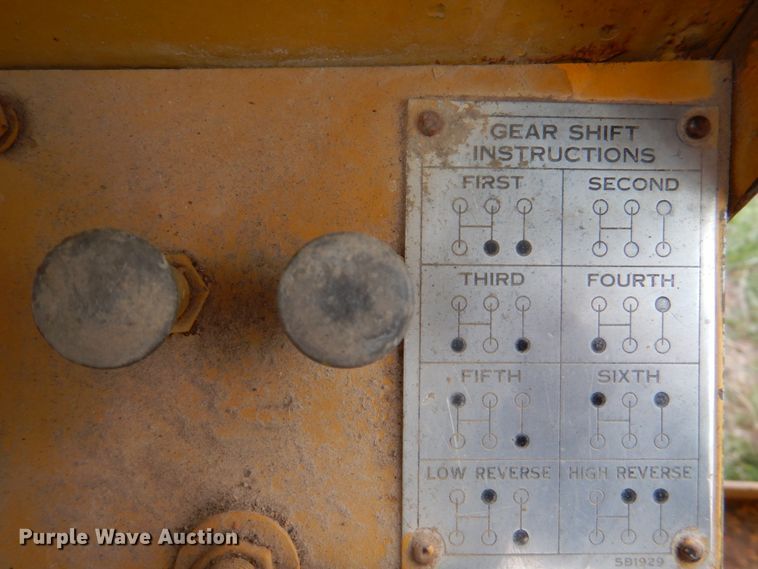 image for item IQ9263 1960 Caterpillar 12 Series E  rigid frame motor grader