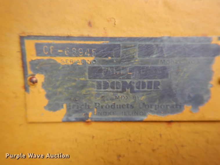 image for item IQ9263 1960 Caterpillar 12 Series E  rigid frame motor grader