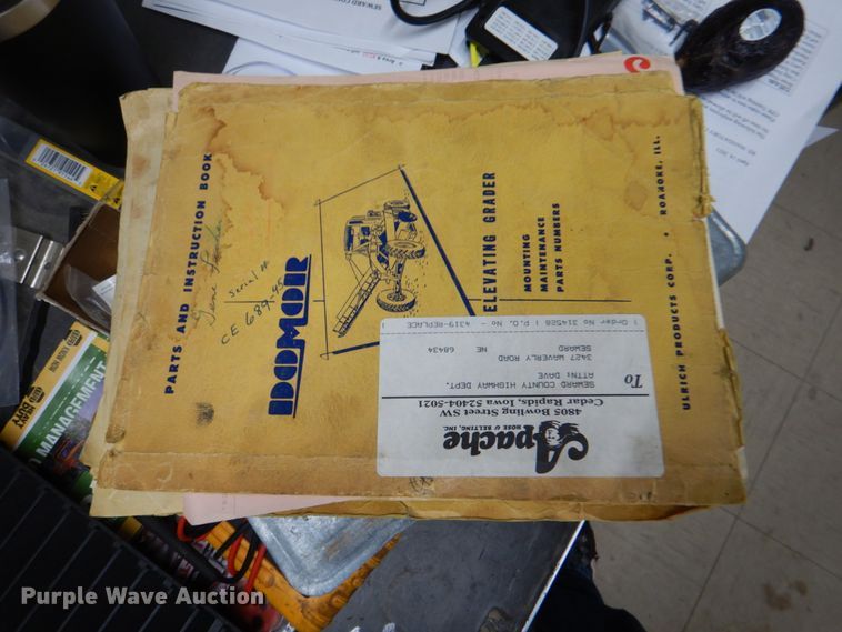 image for item IQ9263 1960 Caterpillar 12 Series E  rigid frame motor grader