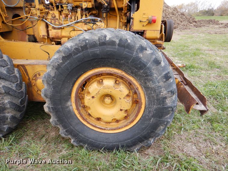 image for item IQ9263 1960 Caterpillar 12 Series E  rigid frame motor grader