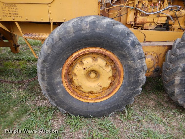 image for item IQ9263 1960 Caterpillar 12 Series E  rigid frame motor grader