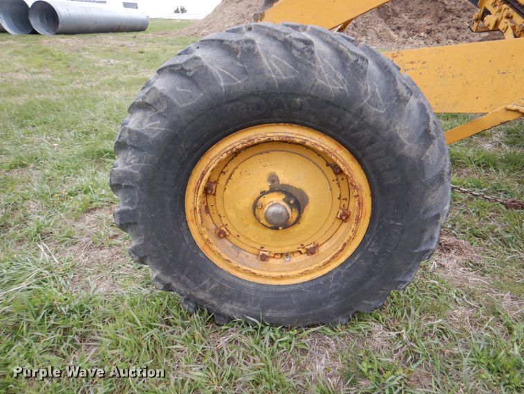 image for item IQ9263 1960 Caterpillar 12 Series E  rigid frame motor grader