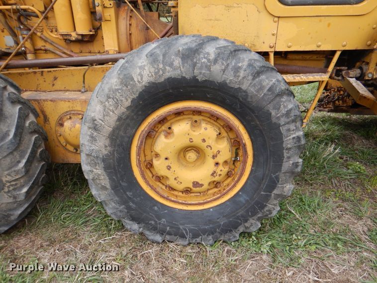 image for item IQ9263 1960 Caterpillar 12 Series E  rigid frame motor grader