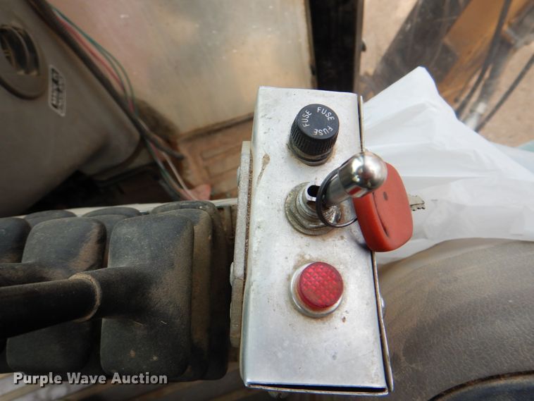 image for item IQ9285 2006 Case IH MXU115  tractor