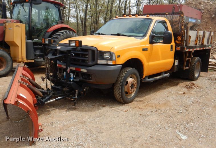 image for item IQ9286 2004 Ford F550  dump flatbed truck