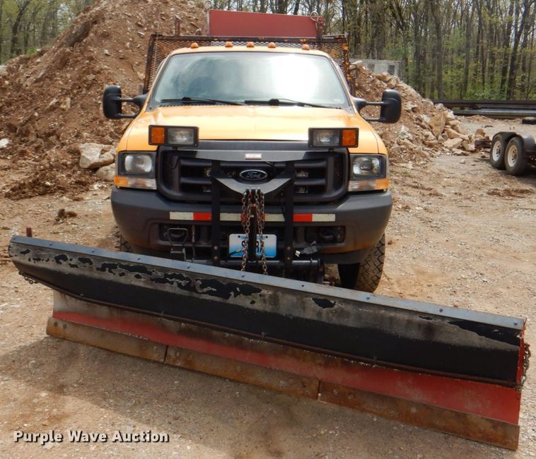 image for item IQ9286 2004 Ford F550  dump flatbed truck