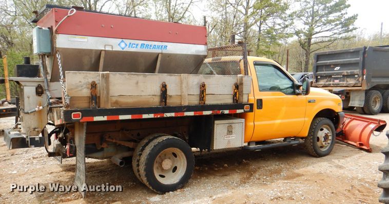 image for item IQ9286 2004 Ford F550  dump flatbed truck