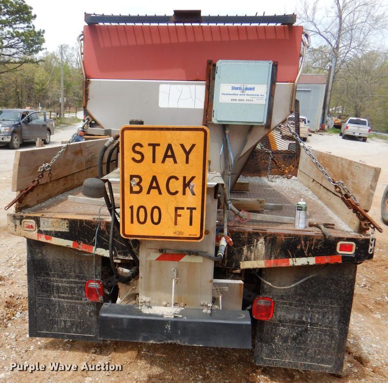 image for item IQ9286 2004 Ford F550  dump flatbed truck