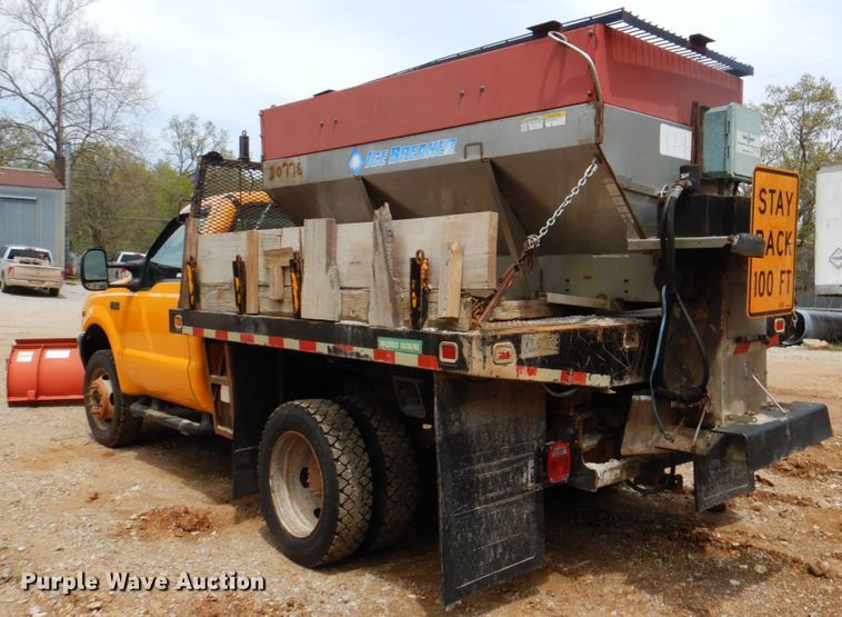 image for item IQ9286 2004 Ford F550  dump flatbed truck