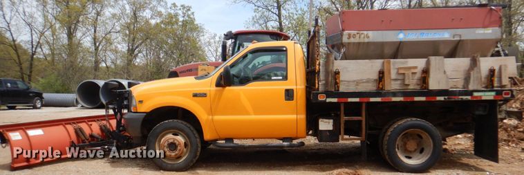 image for item IQ9286 2004 Ford F550  dump flatbed truck