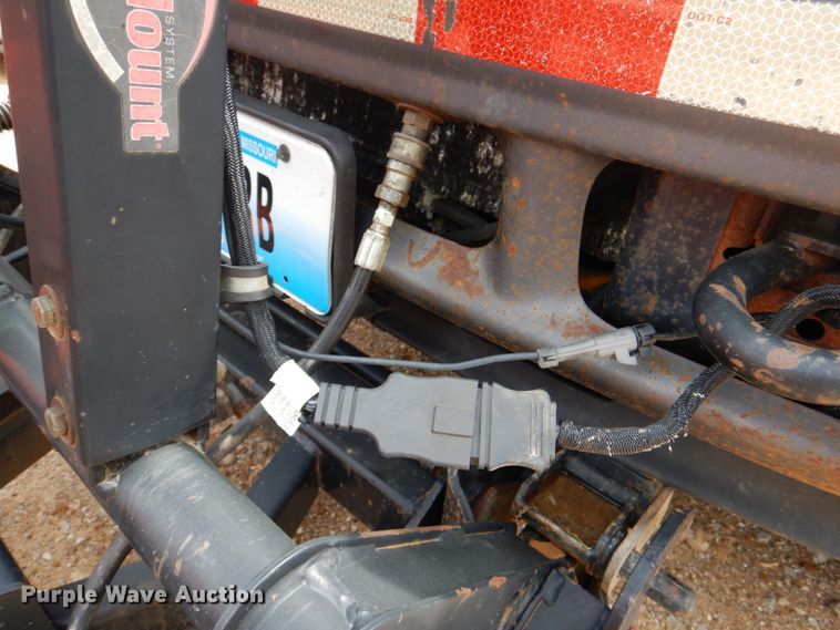 image for item IQ9286 2004 Ford F550  dump flatbed truck