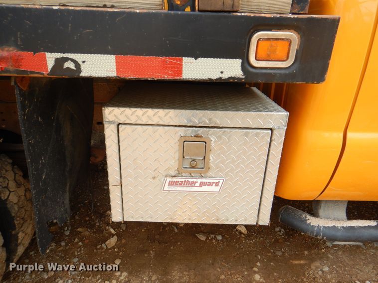 image for item IQ9286 2004 Ford F550  dump flatbed truck