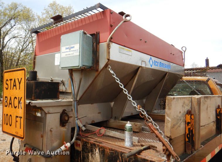 image for item IQ9286 2004 Ford F550  dump flatbed truck