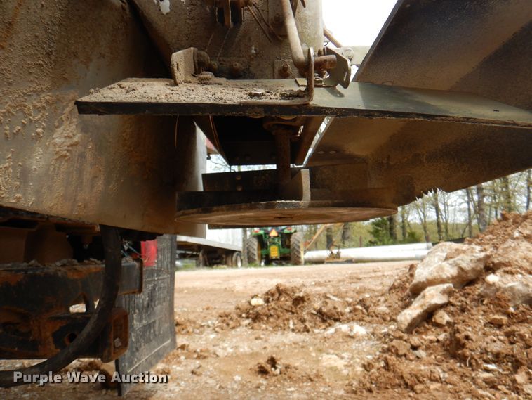 image for item IQ9286 2004 Ford F550  dump flatbed truck