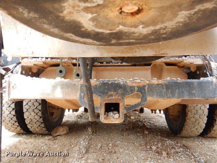 image for item IQ9286 2004 Ford F550  dump flatbed truck