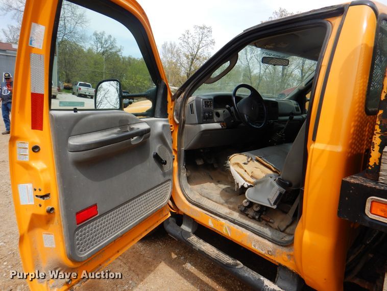 image for item IQ9286 2004 Ford F550  dump flatbed truck