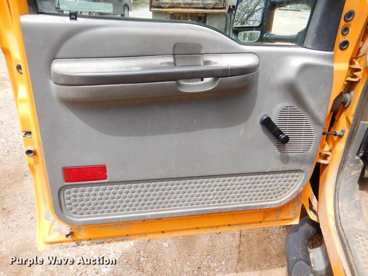 image for item IQ9286 2004 Ford F550  dump flatbed truck