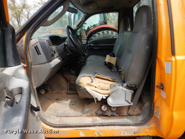 image for item IQ9286 2004 Ford F550  dump flatbed truck