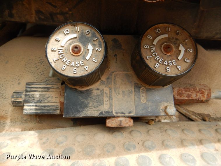 image for item IQ9286 2004 Ford F550  dump flatbed truck