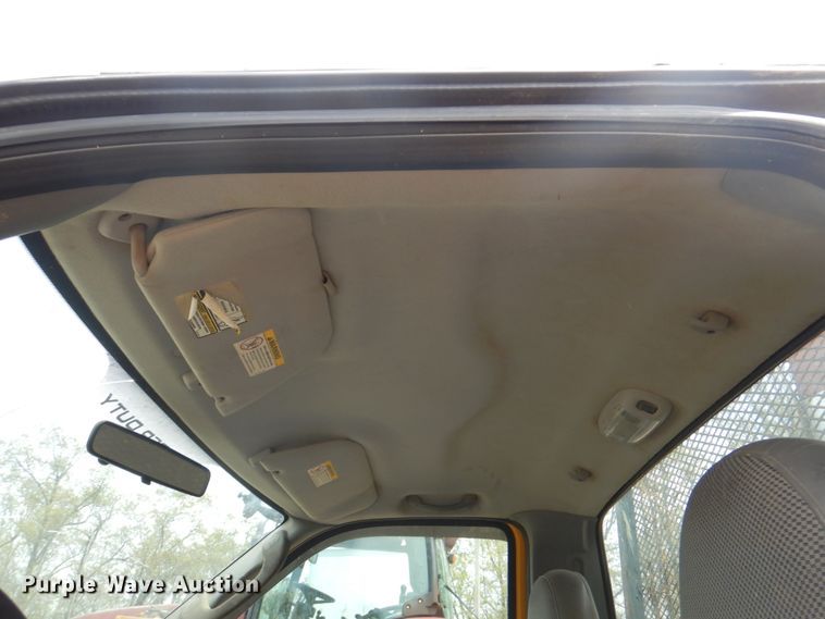 image for item IQ9286 2004 Ford F550  dump flatbed truck