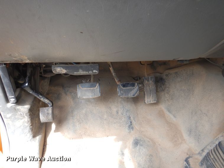 image for item IQ9286 2004 Ford F550  dump flatbed truck