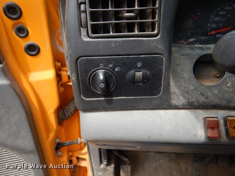 image for item IQ9286 2004 Ford F550  dump flatbed truck