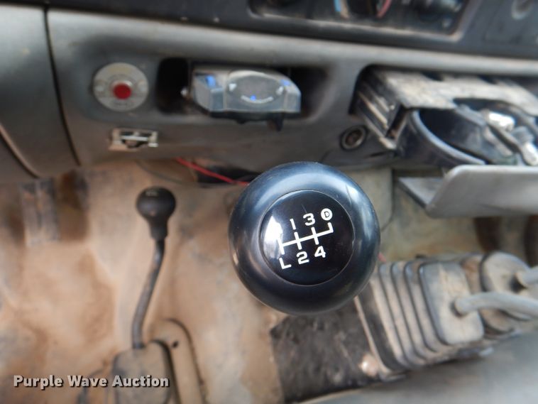 image for item IQ9286 2004 Ford F550  dump flatbed truck