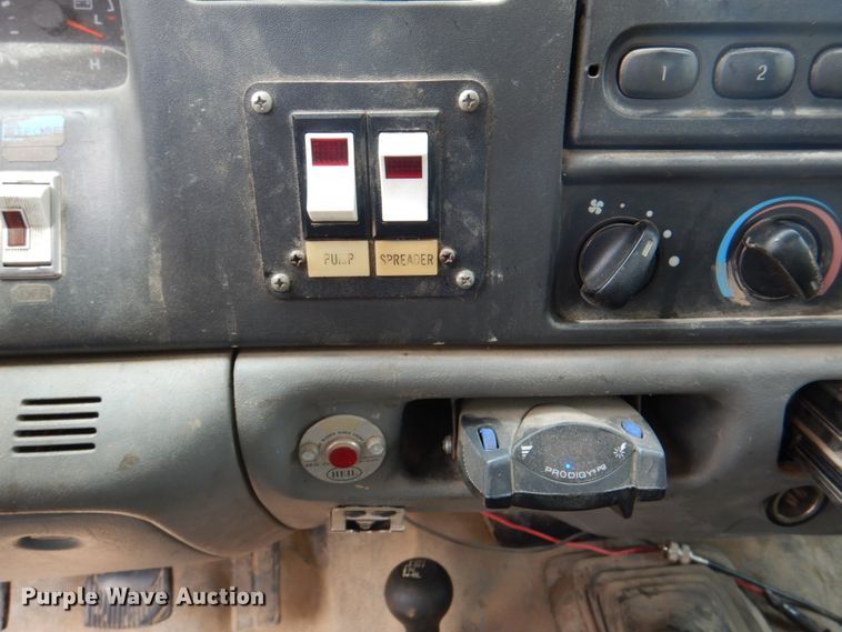 image for item IQ9286 2004 Ford F550  dump flatbed truck