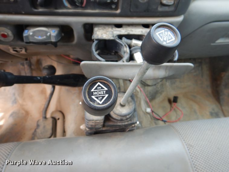 image for item IQ9286 2004 Ford F550  dump flatbed truck