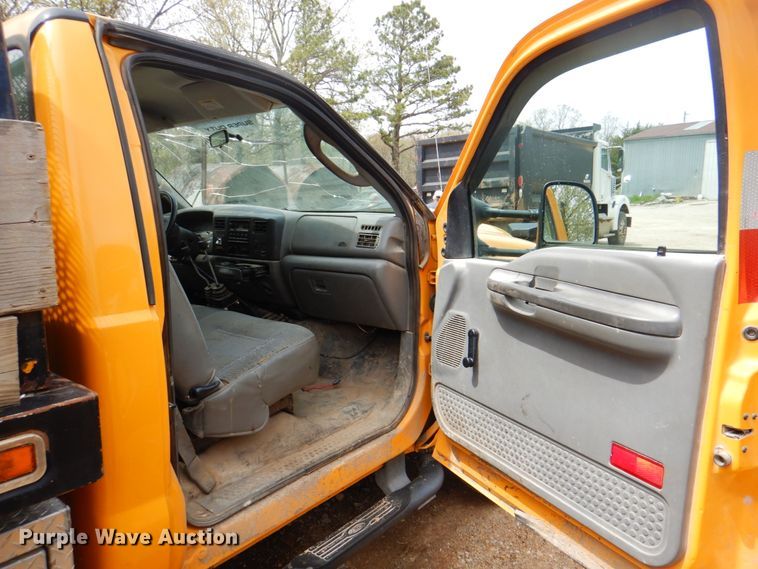 image for item IQ9286 2004 Ford F550  dump flatbed truck